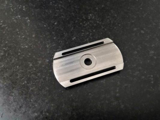 Llanura 0.08m m de las piezas del CNC del acero de carbono que muele para la maquinilla de afeitar que afeita el soporte de la cuchilla