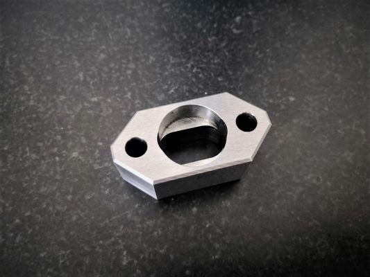 La precisión del CNC del acero inoxidable Ra0.8 SKD11 parte la tolerancia de 0.01m m