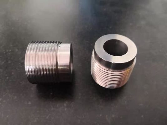 Torno que trabaja a máquina el tratamiento superficial de capa de torneado del polvo de acero de las piezas del CNC