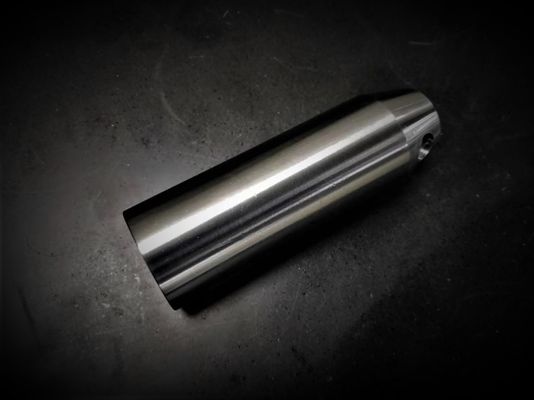 El latón cónico de la precisión del torno del eje dado vuelta parte la tolerancia de 0.01m m - de 0.05m m
