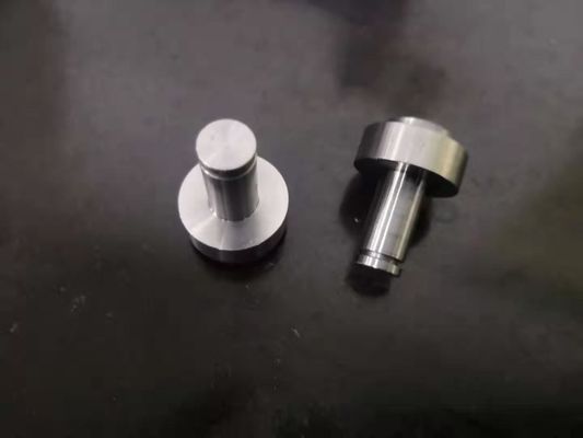 Torno que trabaja a máquina el Pin de torneado de las piezas del CNC SUS304 que coloca el hilo de AXIS durable