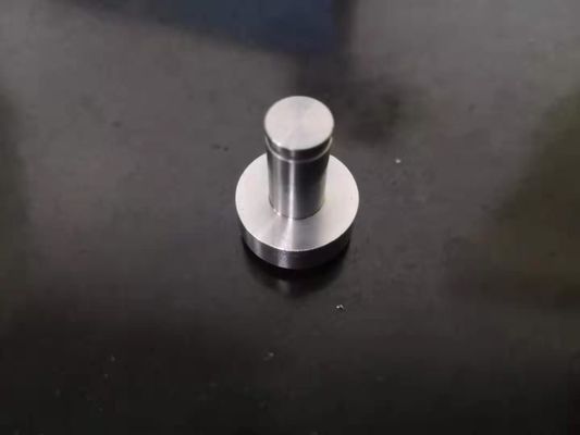 Torno que trabaja a máquina el Pin de torneado de las piezas del CNC SUS304 que coloca el hilo de AXIS durable