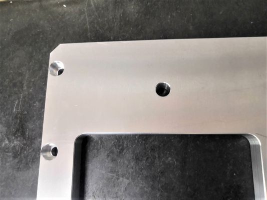 Prototipo de S45C que trabaja a máquina piezas del equipamiento médico del grueso de 20m m